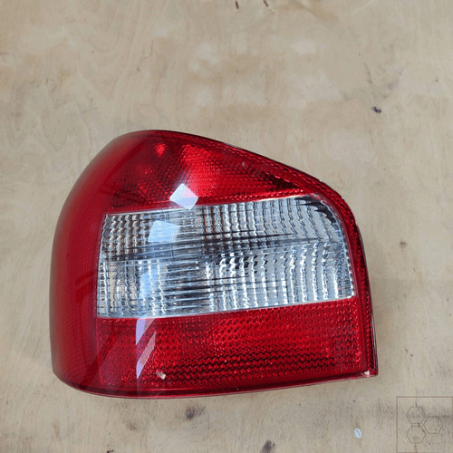 8l0945095b rücklicht links - rücklicht.,